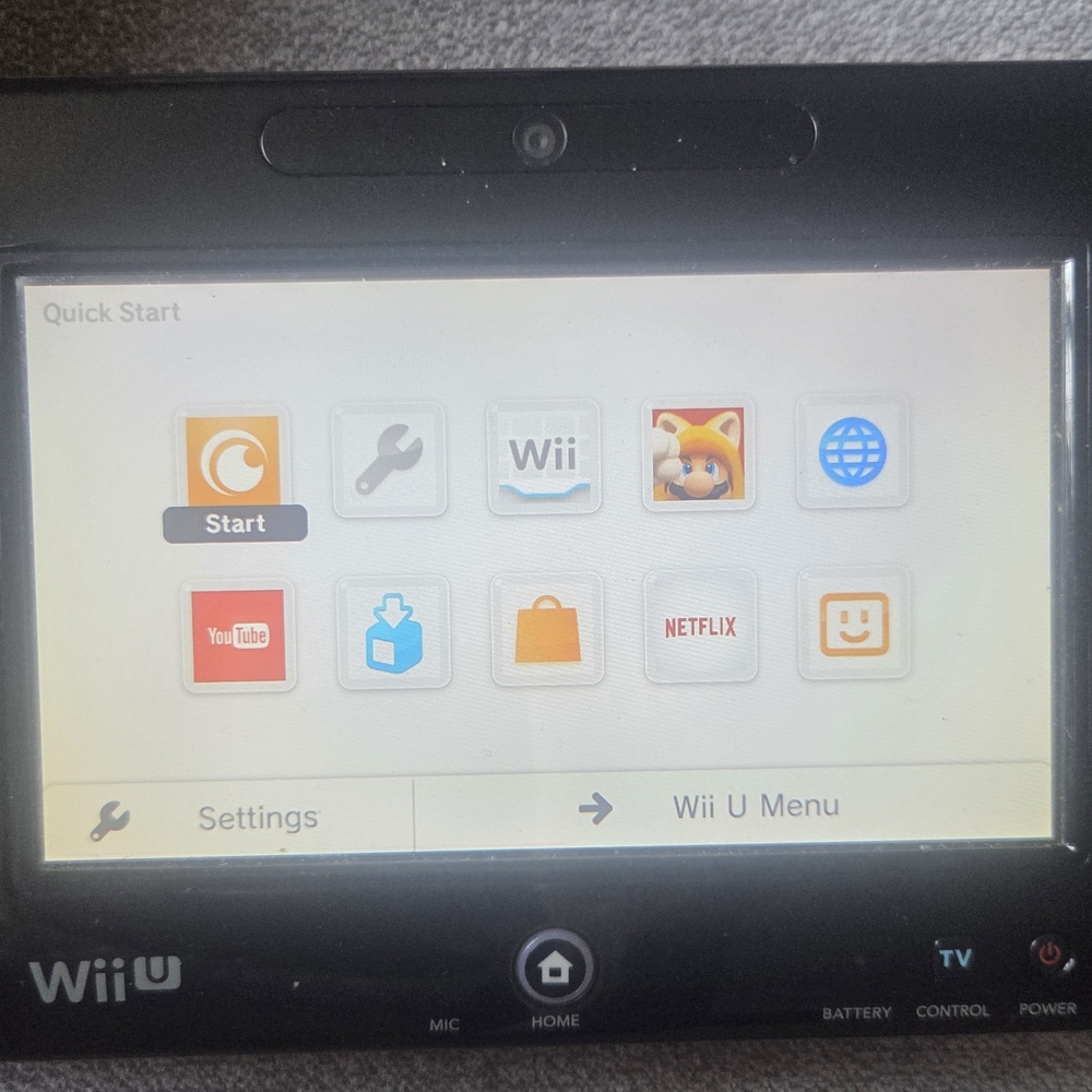 Nintendo Wii U Console with Super Mario 3D World - Black and Blue - Picture 3 of 3